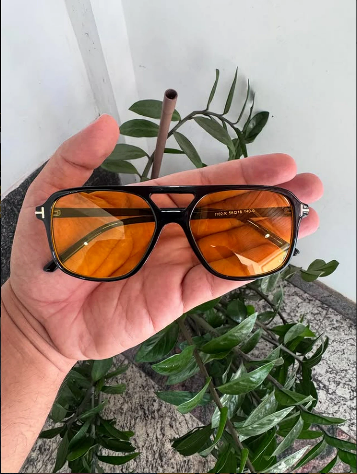 Óculos solar com lentes âmbar